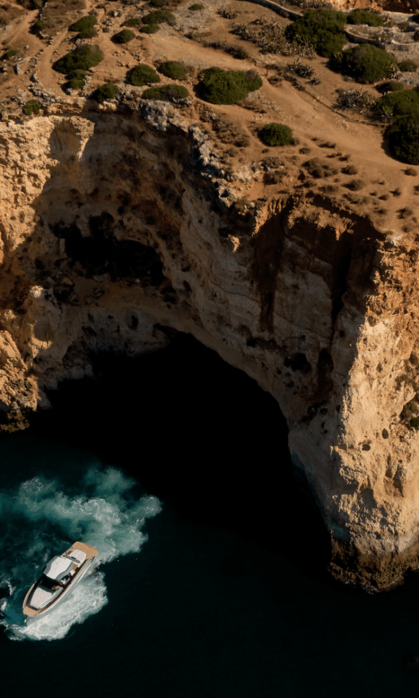 Passeio de iate pelo mar cristalino do Algarve no Vila Vita Parc, Resort & Spa